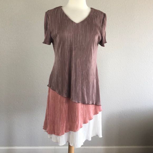 3/$15 Vintage crepe layered shift dress in neutral - Picture 1 of 6